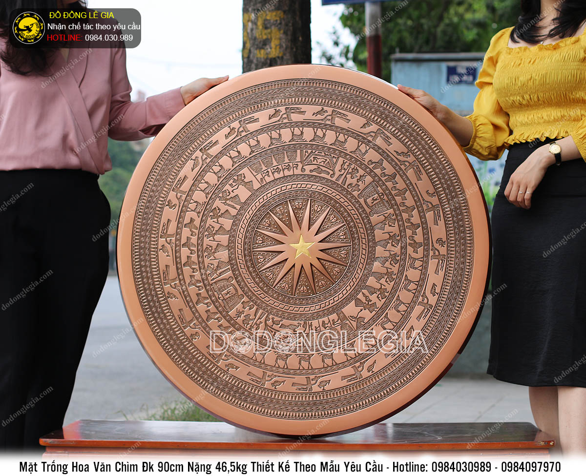 Chế tác mặt trống đồng đỏ hoa văn chìm đường kính 90cm cho khách Quãng Ngãi