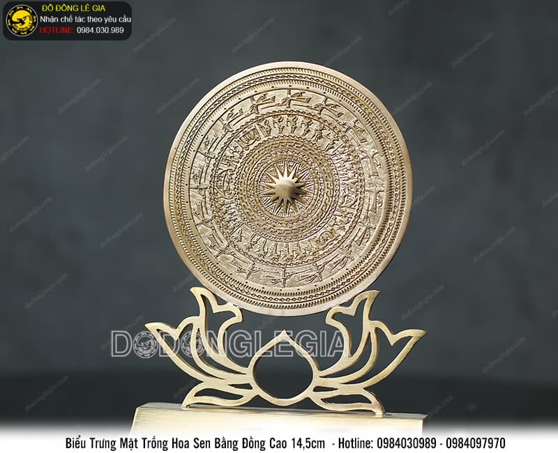 Biểu trưng Mặt Trống Hoa Sen để bàn cao 14,5cm