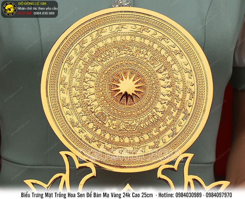 Biểu Trưng Mặt Trống Hoa Sen để bàn mạ vàng 24k cao 25cm