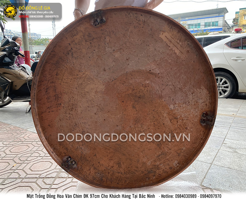 Lắp đặt mặt trống đồng vân chìm đường kính 97cm cho khách Bắc Ninh