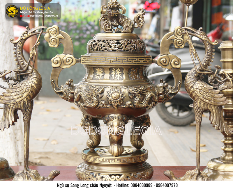 Bộ đồ thờ ngũ sự bằng đồng chạm song long chầu nguyệt đẹp tinh xảo