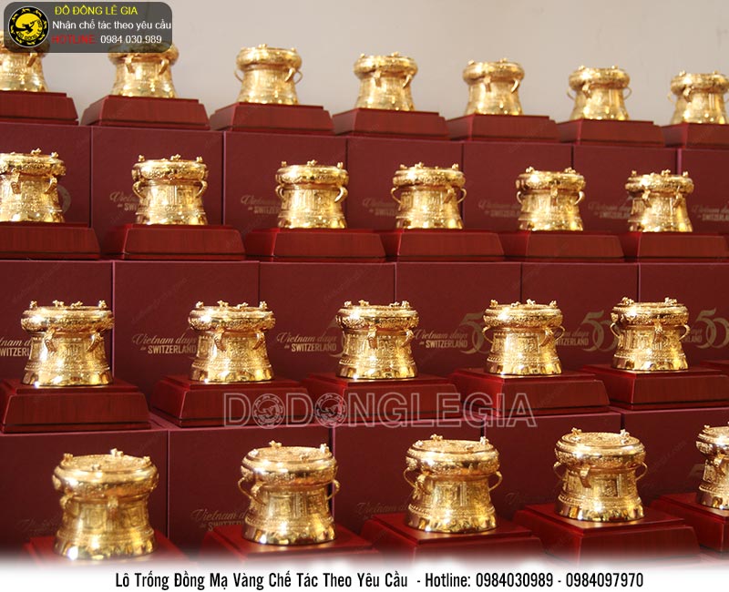 Chế tác 100 trống đồng mạ vàng kỉ niệm 50 năm quan hệ Thụy Sĩ - Việt Nam