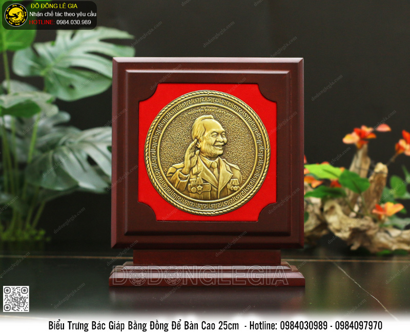 Biểu Trưng Tranh Bác Giáp Để Bàn Bằng Đồng Cao 25cm