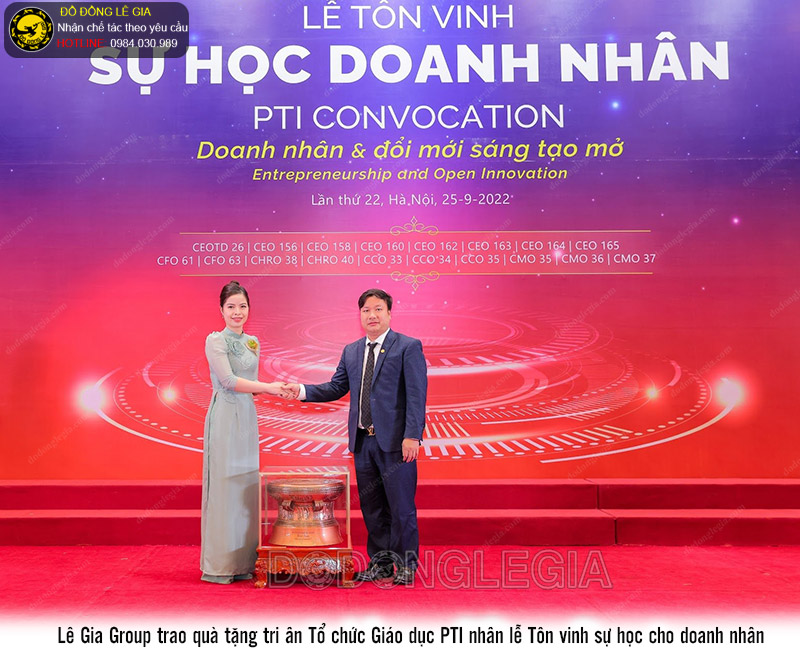 Quả trống đồng hoa văn chìm màu thời gian đk 42cm