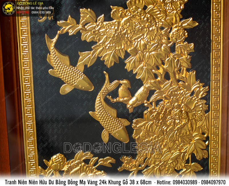 Tranh Cá chép bằng đồng mạ vàng 24k khung gỗ 38x68cm