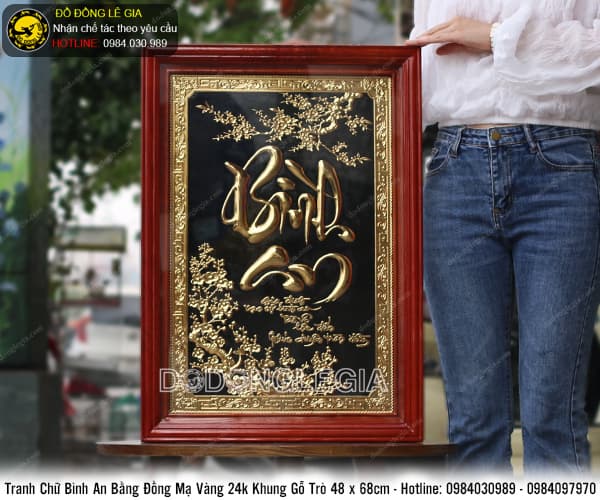 Tranh chữ Bình An bằng đồng mạ vàng 24k khung gỗ trò 48 x 68cm nền đen
