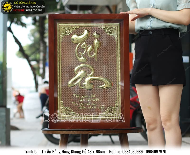 Tranh Chữ Tri Ân bằng đồng khung gỗ 48x68cm