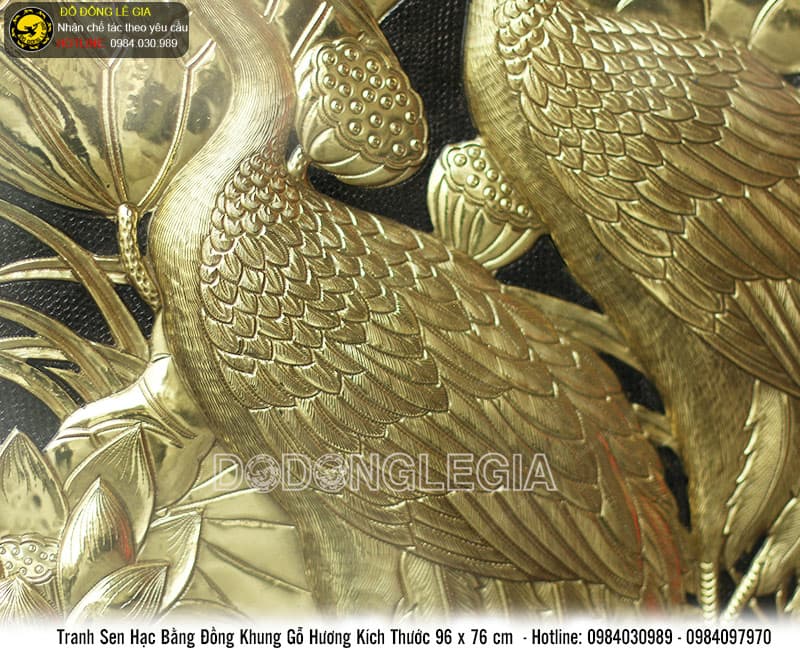 Tranh Sen Hạc bằng đồng khung gỗ hương KT 96x76cm