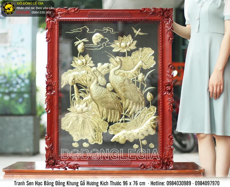 Tranh Sen Hạc bằng đồng khung gỗ hương KT 96x76cm