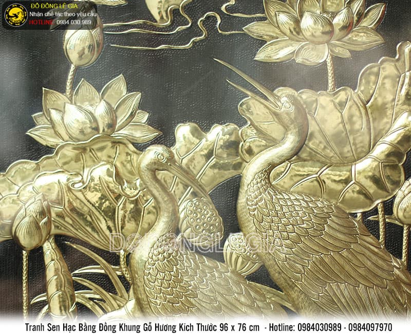 Tranh Sen Hạc bằng đồng khung gỗ hương KT 96x76cm