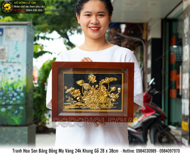 Tranh Hoa Sen mạ vàng 24k khung gỗ 28x38cm   Lưu