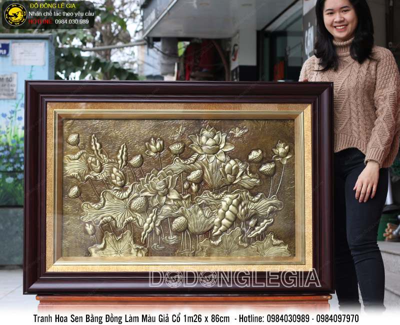 Tranh hoa sen bằng đồng làm màu giả cổ 1m26x86cm