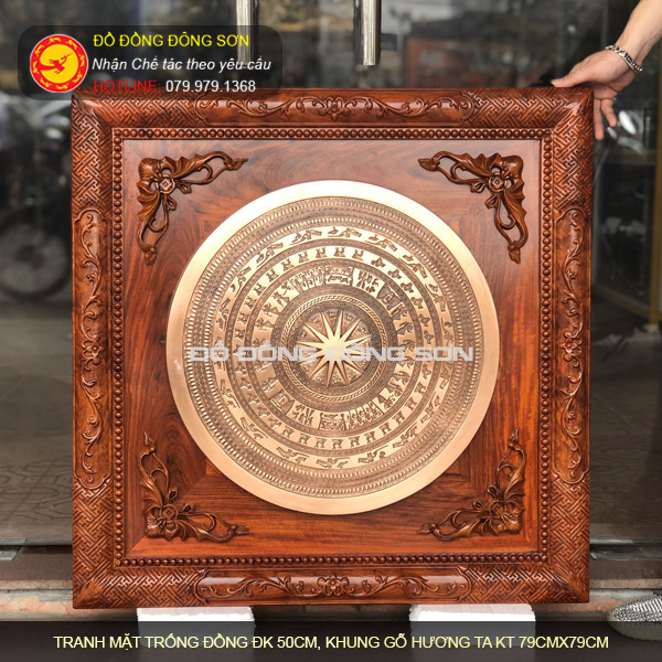 Tranh mặt trống hoa văn chìm, Khung gỗ hương ta