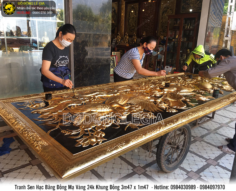 Tranh sen hạc bằng đồng phủ vàng 24k khổ lớn 3m47x1m47