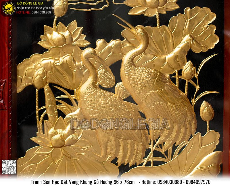 Tranh Sen Hạc dát vàng 9999 khung gỗ hương đục 96x76cm