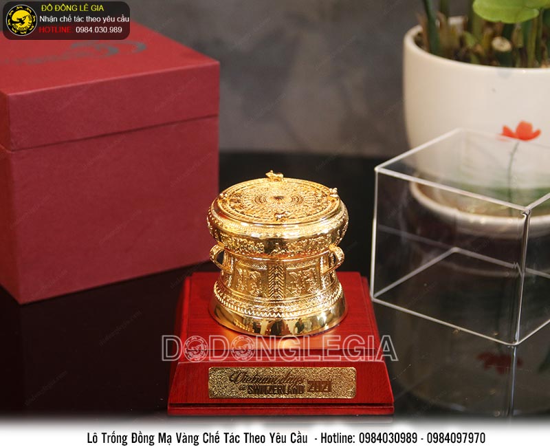Chế tác 100 trống đồng mạ vàng kỉ niệm 50 năm quan hệ Thụy Sĩ - Việt Nam