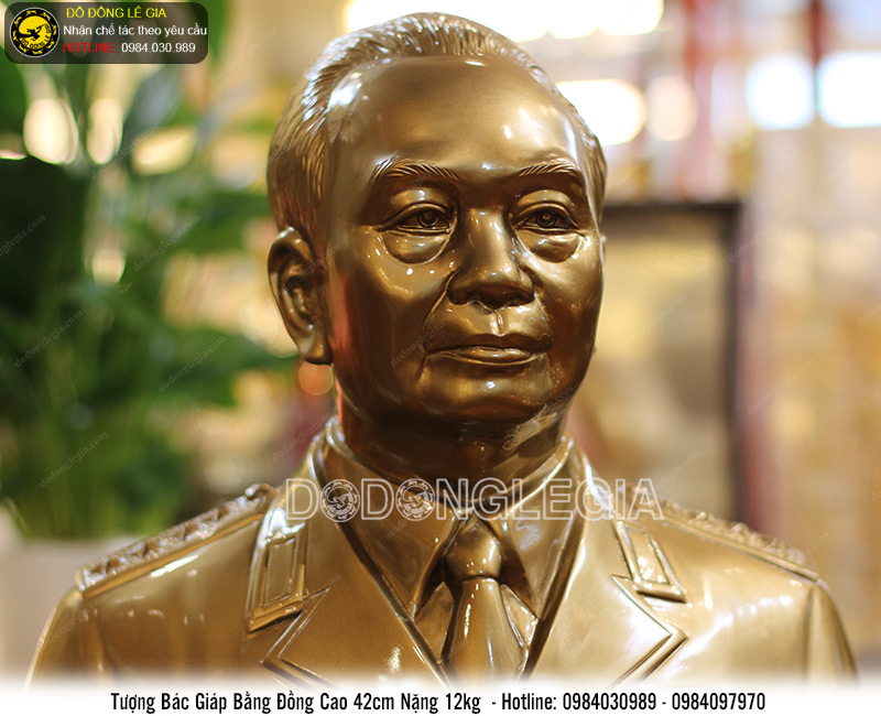 Tượng Đại tướng Võ Nguyên Giáp bằng đồng đỏ cao 42cm - mẫu chuẩn thần thái
