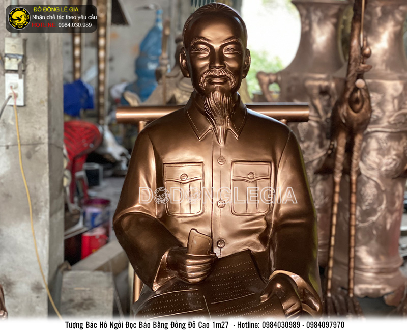 Tượng Bác Hồ ngồi đọc báo cao 1m27