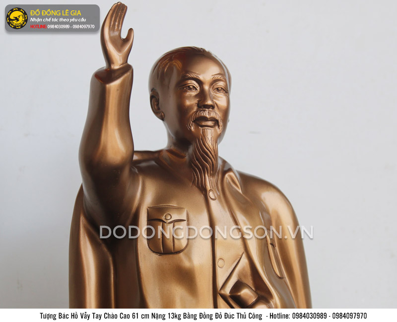 Tượng Bác Hồ vẫy tay chào cao 61cm