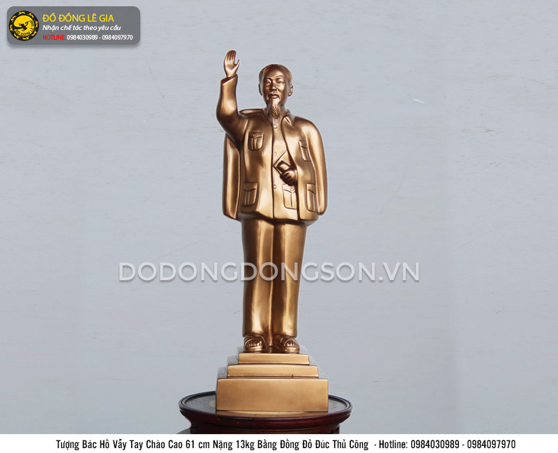 Tượng Bác Hồ vẫy tay chào cao 61cm