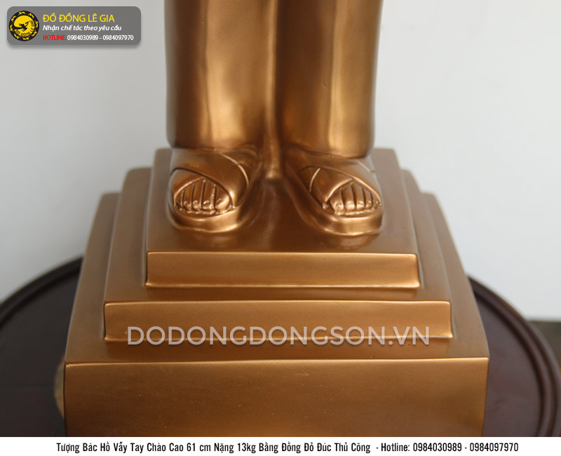 Tượng Bác Hồ vẫy tay chào cao 61cm