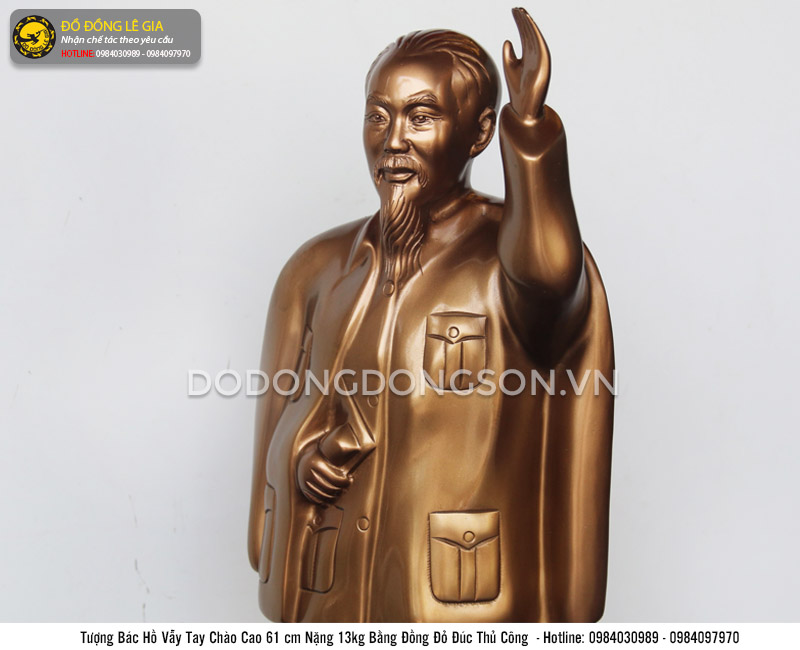 Tượng Bác Hồ vẫy tay chào cao 61cm