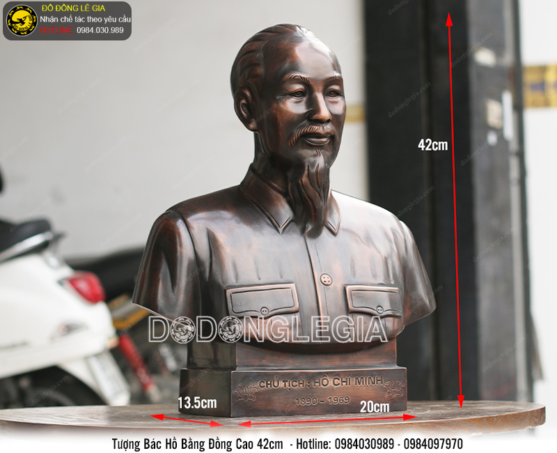 Tượng Bác Hồ bằng đồng hạ màu xi cao 42cm 