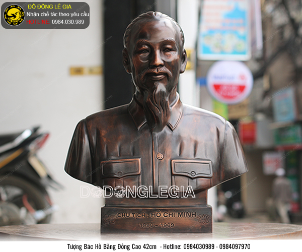 Tượng Bác Hồ bằng đồng hạ màu xi cao 42cm 