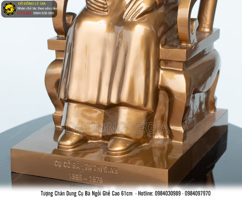Tượng Chân Dung Cụ Bà Ngồi Ghế bằng đồng đỏ cao 61cm