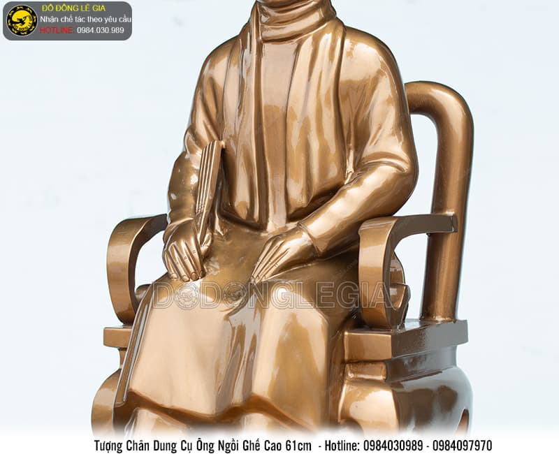 Tượng Chân Dung Cụ Ông Ngồi Ghế bằng đồng đỏ cao 61cm