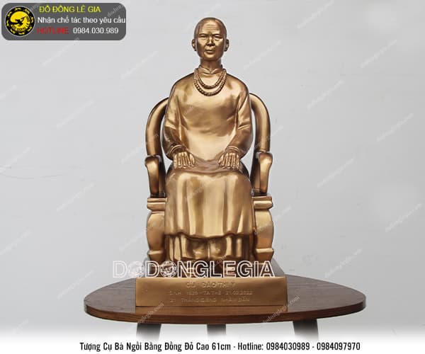 Tượng cụ bà ngồi bằng đồng đỏ cao 61cm