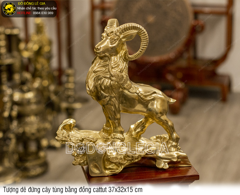 Tượng Dê đứng cây tùng bằng đồng cattut