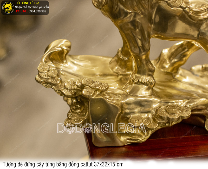 Tượng Dê đứng cây tùng bằng đồng cattut