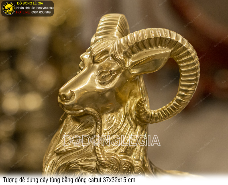 Tượng Dê đứng cây tùng bằng đồng cattut