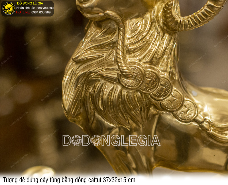 Tượng Dê đứng cây tùng bằng đồng cattut
