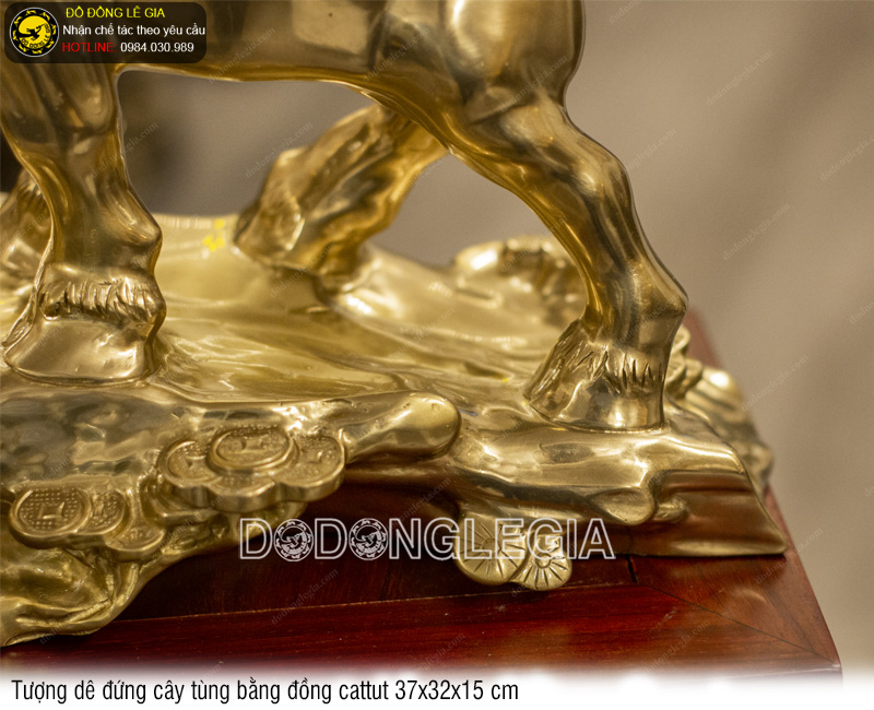 Tượng Dê đứng cây tùng bằng đồng cattut