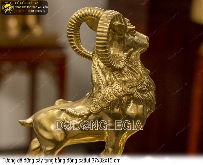 Tượng Dê đứng cây tùng bằng đồng cattut