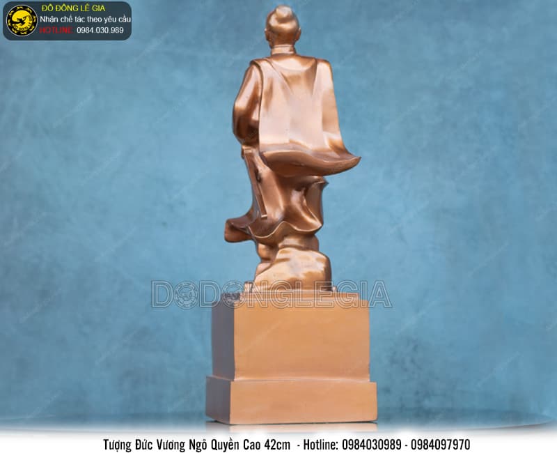 Tượng Đức Vương Ngô Quyền bằng đồng đỏ cao 42cm nặng 11kg