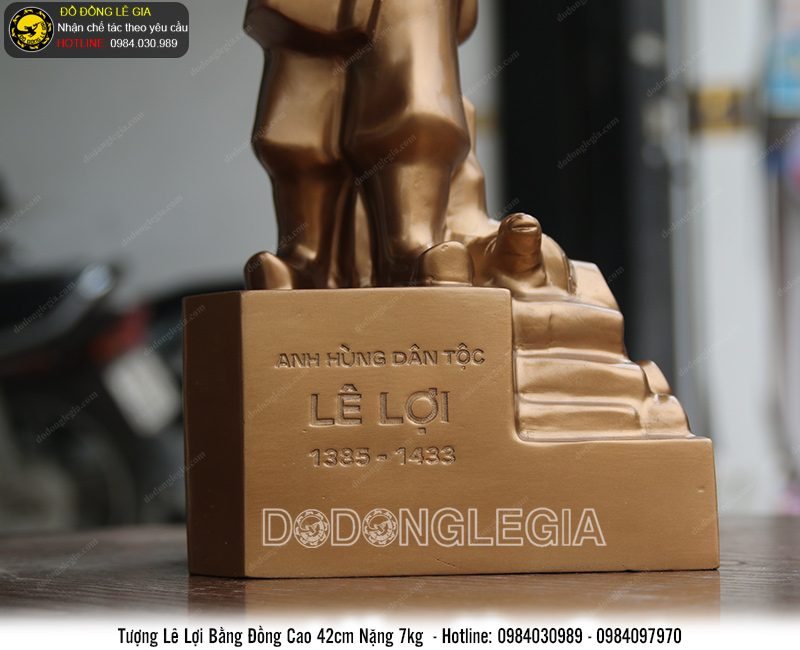 Tượng vua Lê Lợi bằng đồng đỏ cao 42cm