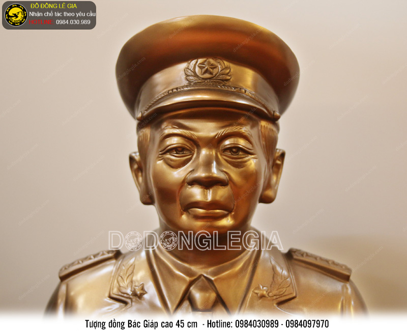Tượng Đại Tướng Võ Nguyên Giáp bằng đồng