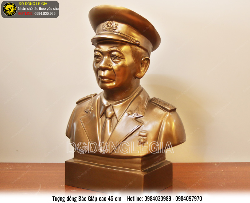 Tượng Đại Tướng Võ Nguyên Giáp bằng đồng