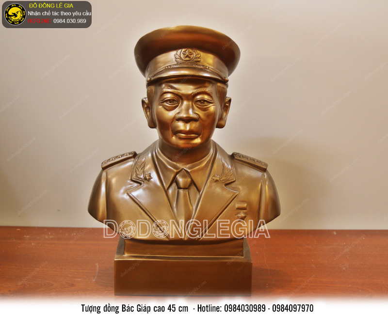 Tượng Đại Tướng Võ Nguyên Giáp bằng đồng