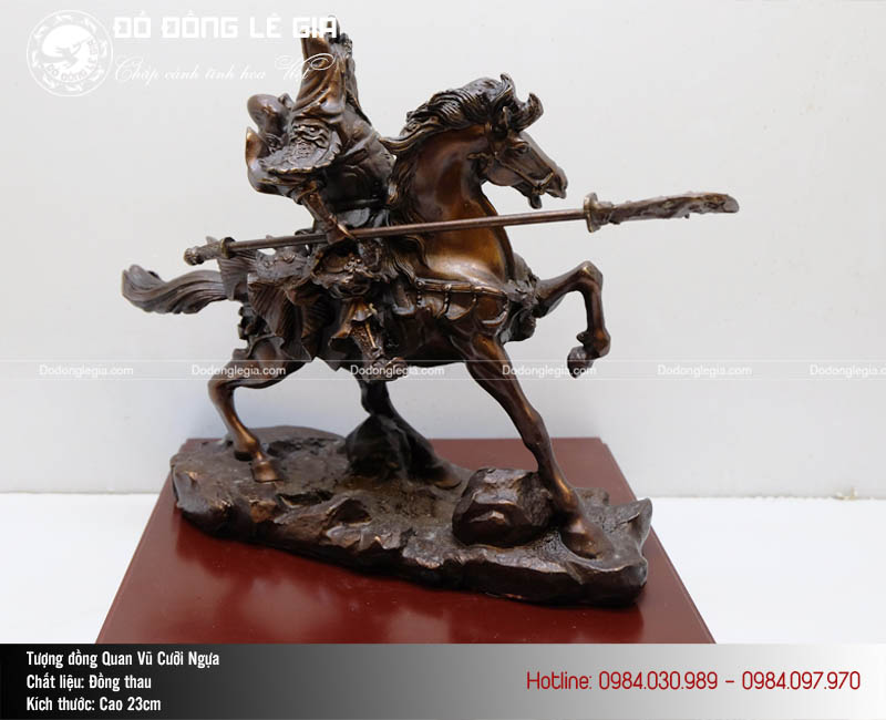 Tượng đồng Quan Vũ cưỡi ngựa