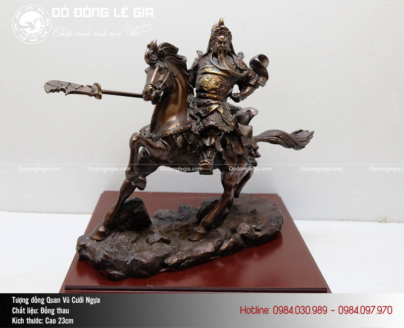 Tượng đồng Quan Vũ cưỡi ngựa