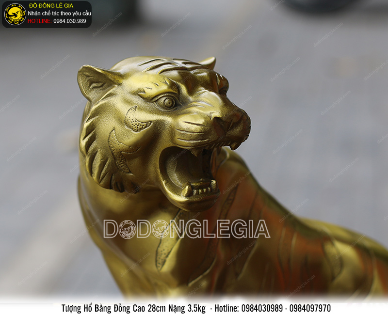 Tượng hổ đứng núi vàng bằng đồng cao 28cm