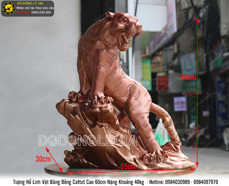 Tượng hổ đứng núi đá bằng đồng cattut cao 60cm