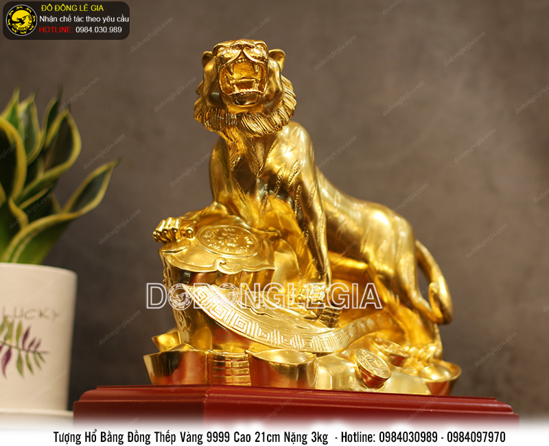 Tượng hổ cưỡi gậy như ý bằng đồng thếp vàng 9999