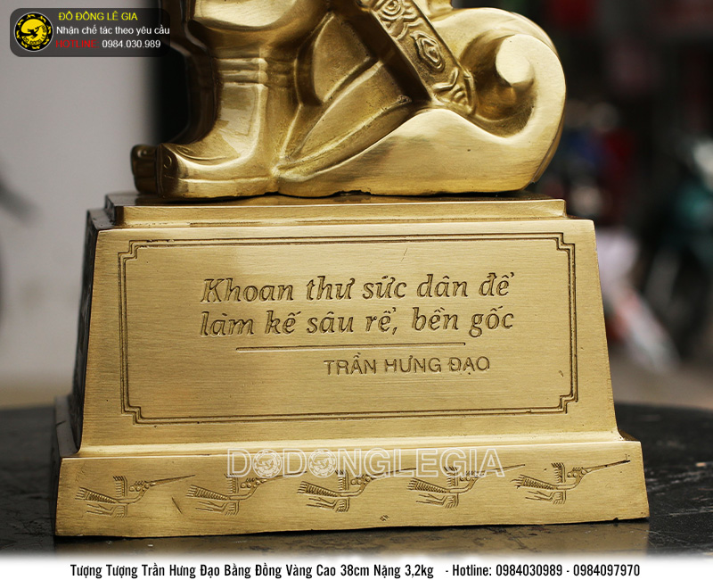 Tượng Đức Thánh Trần bằng đồng