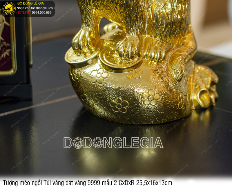 Tượng Mèo Ngồi Túi Vàng dát vàng 9999 mẫu 2 25,5x16x13cm