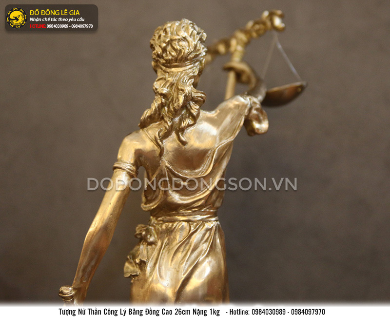 Tượng nữ thần công lý bằng đồng